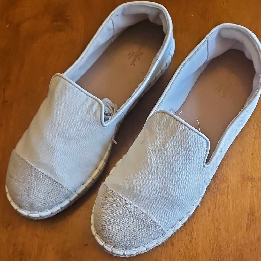 Universal Thread Cream Flats